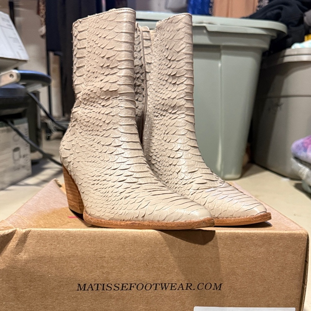 Matisse Textured Ivory Heeled Boots